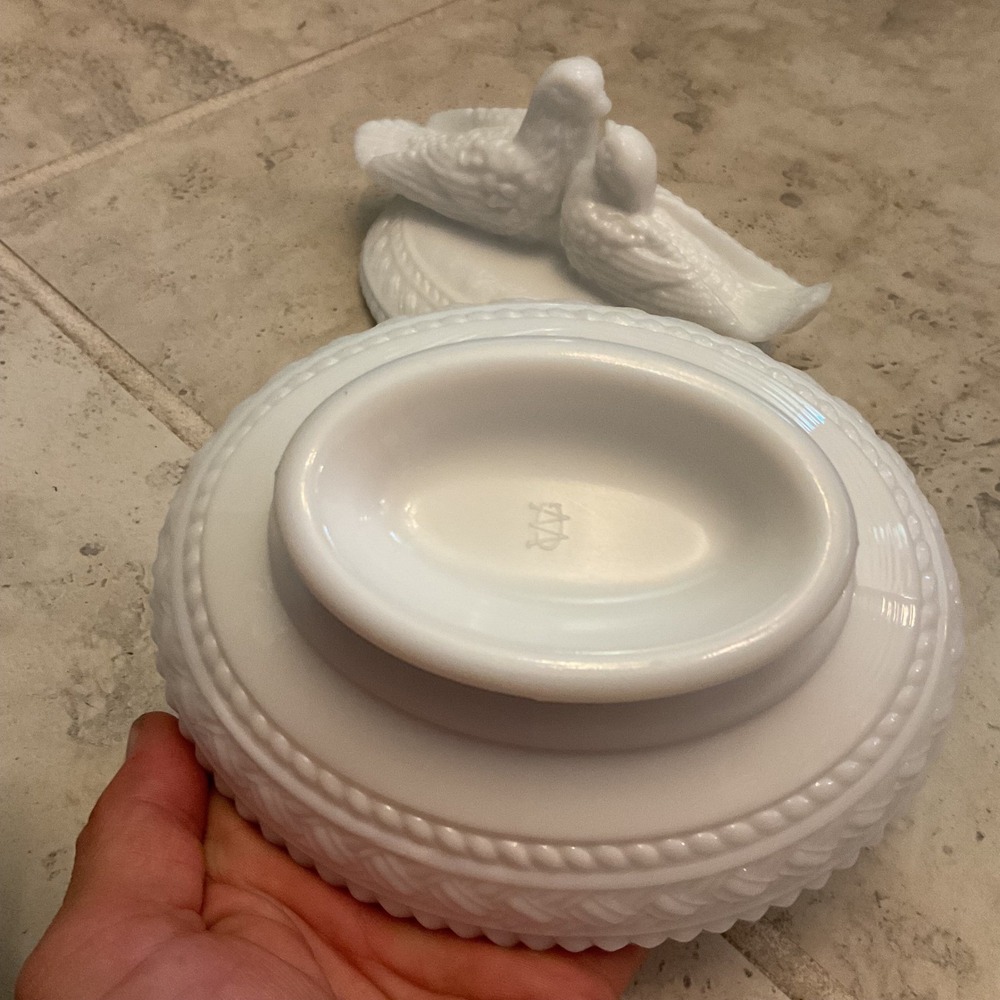 Milk Glass Love Birds Kissing Doves Basketweave Westmoreland Candy Dish Vintage - Picture 4 of 5